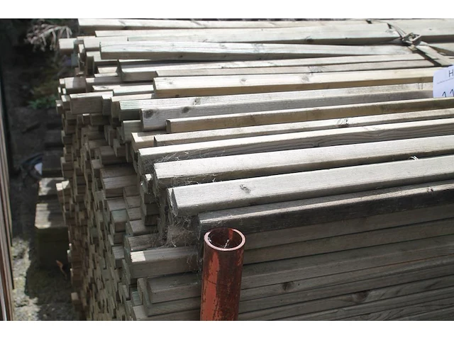 Houten ribben op metalen bok, incl.. bok. afmeting rib 16 x 26 x 95cm. - afbeelding 2 van  2