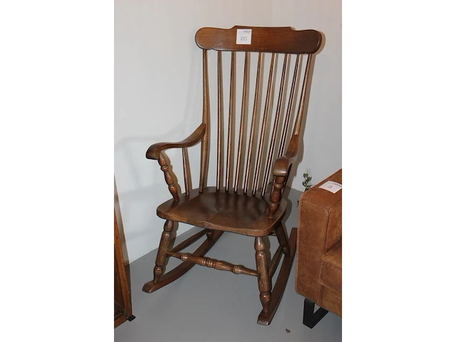 Houten schommelstoel. - afbeelding 2 van  2