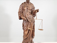 Houten sculptuur, vrouwe justitie - afbeelding 1 van  10