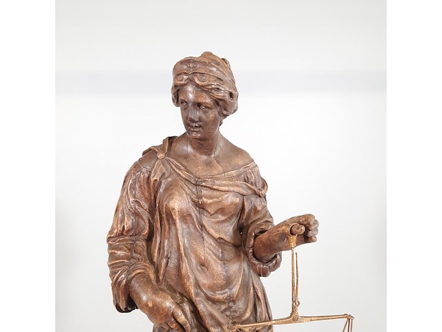 Houten sculptuur, vrouwe justitie - afbeelding 5 van  10