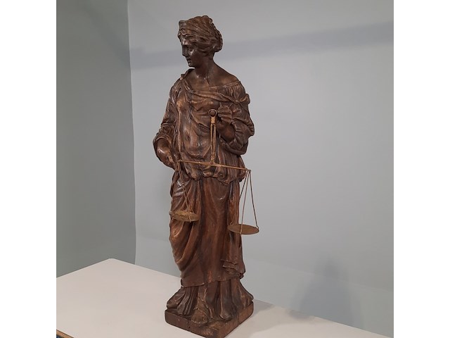 Houten sculptuur, vrouwe justitie - afbeelding 7 van  10