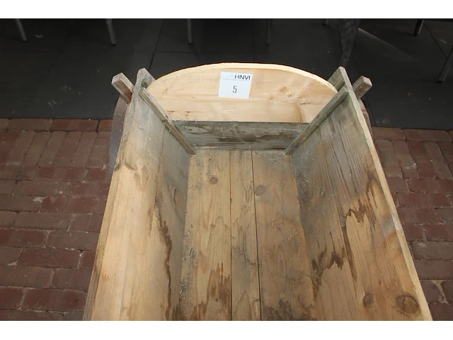 Houten show bolderkar met karwielen en bakafmeting 50 x 87 cm. - afbeelding 2 van  4