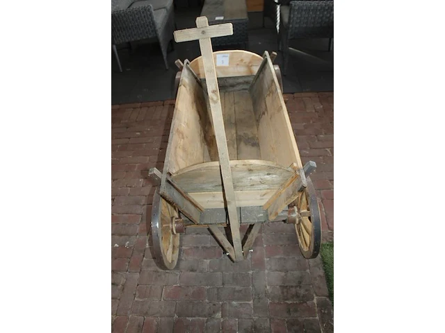 Houten show bolderkar met karwielen en bakafmeting 50 x 87 cm. - afbeelding 3 van  4