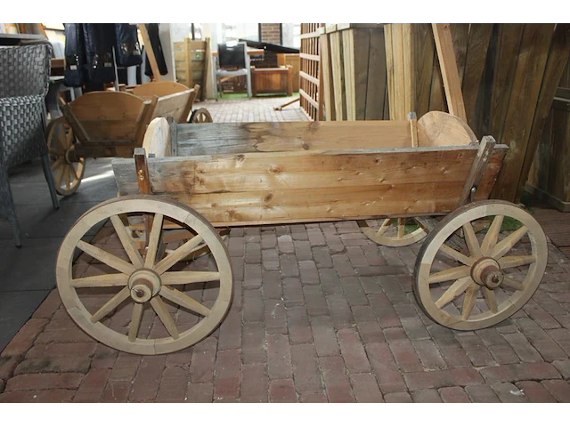 Houten show bolderkar met karwielen en bakafmeting 50 x 87 cm. - afbeelding 4 van  4