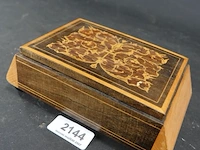 Houten sigarettenkistje met interieur - afbeelding 1 van  5