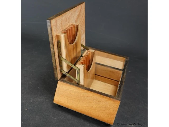 Houten sigarettenkistje met interieur - afbeelding 3 van  5