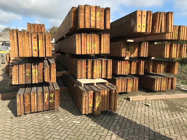 Houten spanten 13.5x55x1060cm (6x) - afbeelding 2 van  3