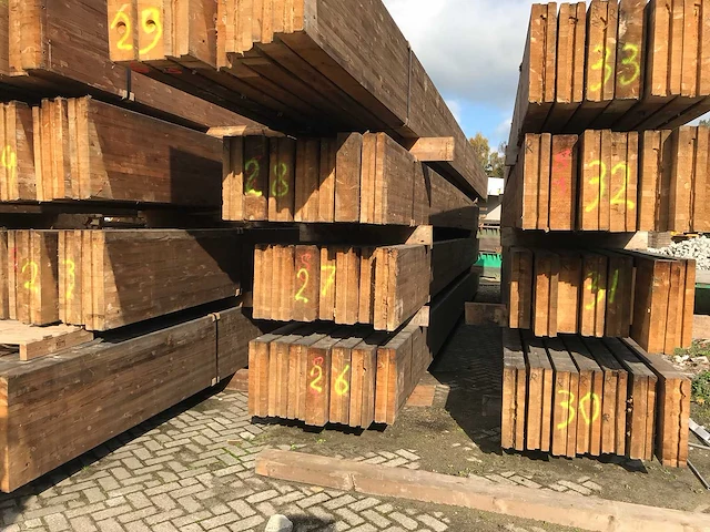 Houten spanten 13.5x55x1060cm (6x) - afbeelding 1 van  2