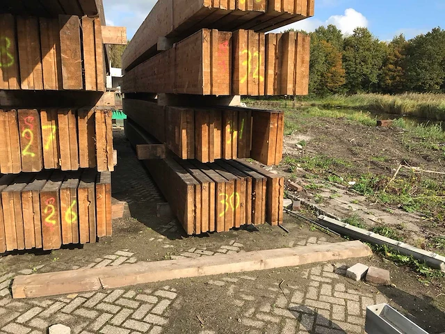 Houten spanten 13.5x55x1060cm (6x) - afbeelding 1 van  5