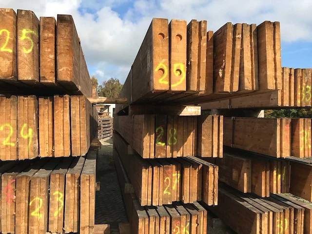 Houten spanten 13.5x55x1200cm (6x) - afbeelding 2 van  2