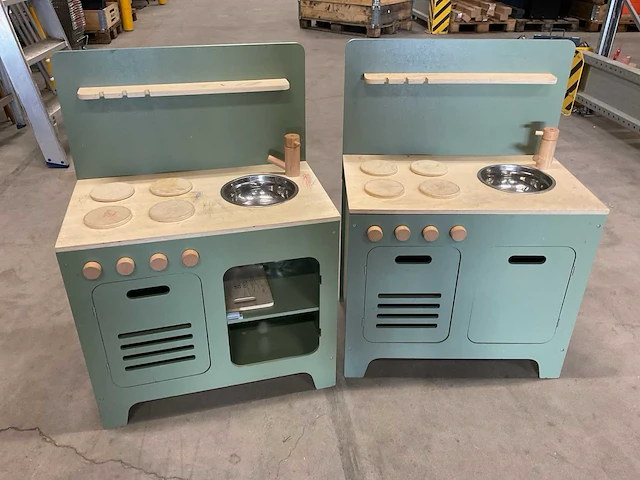 Houten speelkeuken (2x) - afbeelding 1 van  7