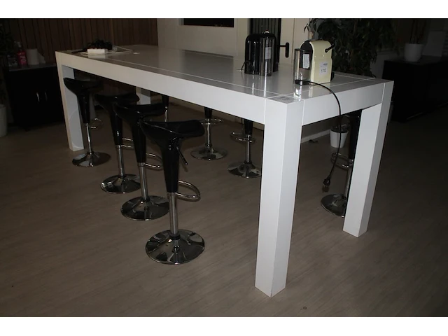 Houten statafel. afmeting 300 x 100 x 105 cm. - afbeelding 1 van  1