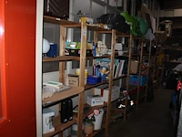 Houten stelling met. afmeting ca. 650 x 34 x 170 cm. ophalen na 13:00. - afbeelding 2 van  3