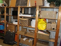 Houten stelling met. afmeting ca. 650 x 34 x 170 cm. ophalen na 13:00. - afbeelding 3 van  3