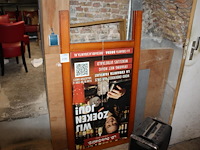 Houten stoepbord. afmeting 72 x 140 cm. - afbeelding 1 van  2