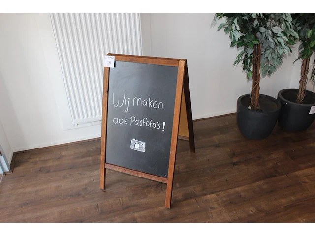 Houten stoepbord met hoogte 85 cm. - afbeelding 1 van  2
