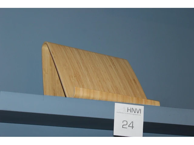 Houten tablet houder. - afbeelding 1 van  1