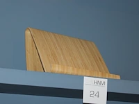 Houten tablet houder. - afbeelding 1 van  1