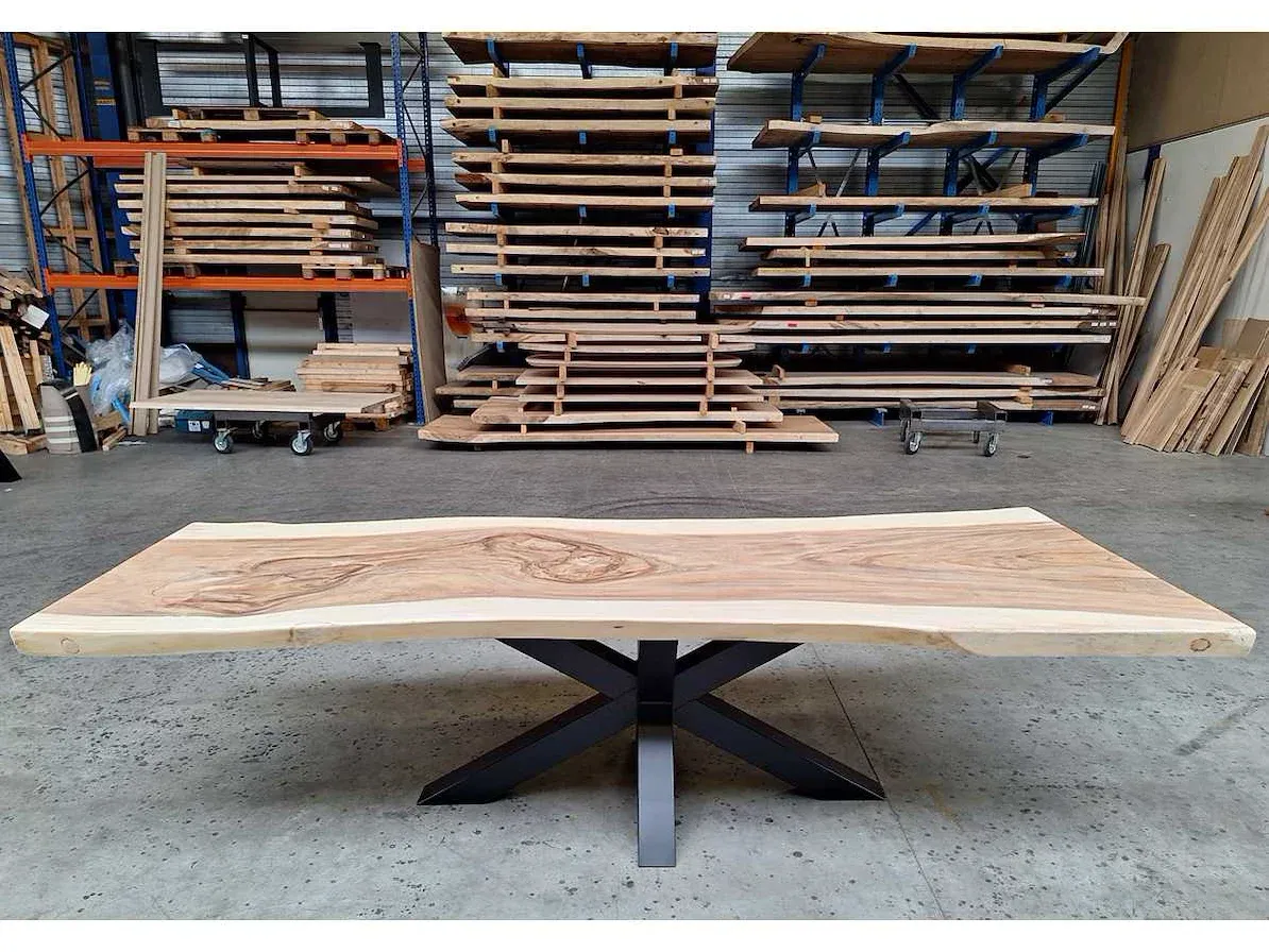 Houten tafels, tafelbladen en woonaccessoires