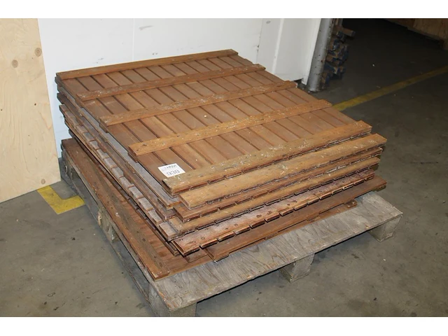 Houten terras tegels 100 x 100 cm, 15 stuks - afbeelding 1 van  1