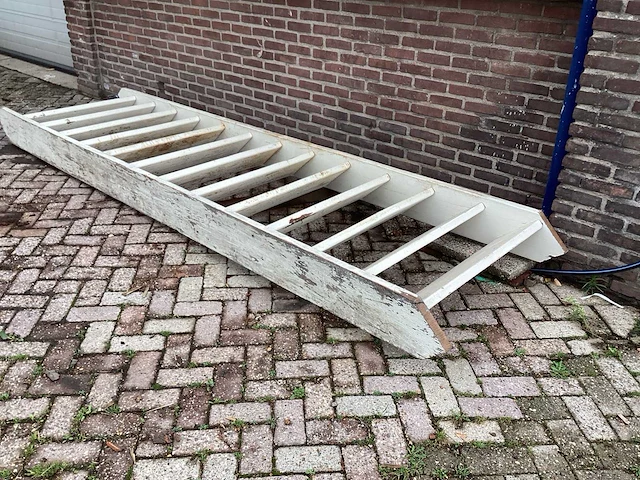 Houten trap - 3930 x 1010 mm - ladders and stairs - afbeelding 1 van  4
