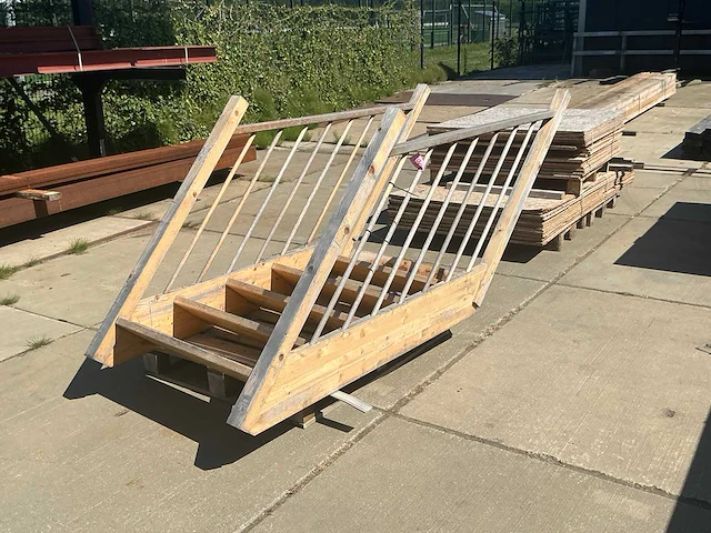 Houten trap - afbeelding 1 van  5