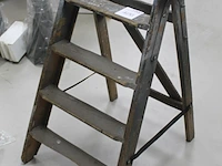 Houten trapje met hoogte 85 cm. - afbeelding 2 van  2