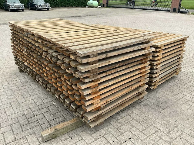Houten tuinomheining (22x) - afbeelding 1 van  7