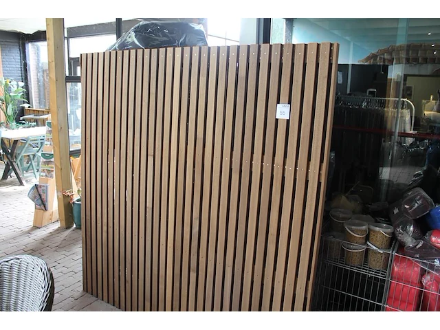 Houten tuinscherm 180 x 180 cm. let op: zijlat beschadigd - afbeelding 1 van  3