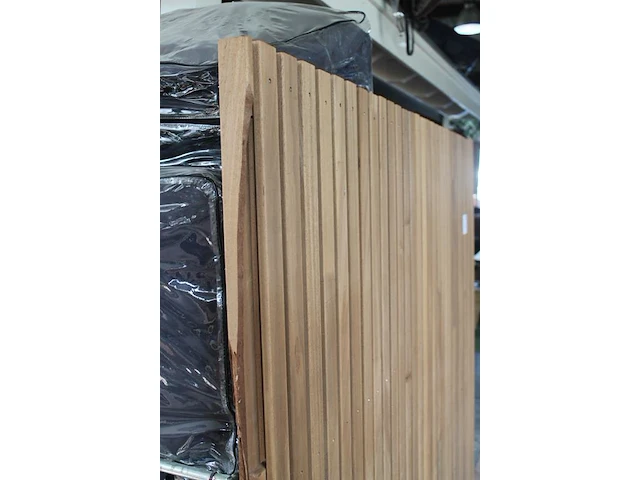 Houten tuinscherm 180 x 180 cm. let op: zijlat beschadigd - afbeelding 3 van  3