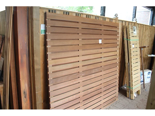 Houten tuinscherm 180 x 180 cm. - afbeelding 1 van  2