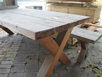 Houten tuintafel. afmeting 240 x 94 x 77 cm. incl. twee houten banken. - afbeelding 2 van  3