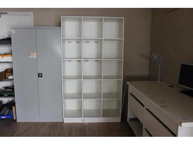 Houten vakkenkast afm. 125 x 50 x 220 cm - afbeelding 1 van  2