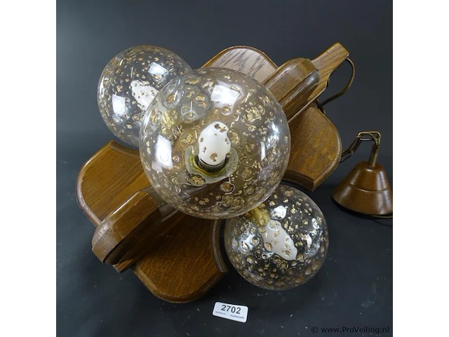 Houten vintage hanglamp met glazen bollen - afbeelding 1 van  5