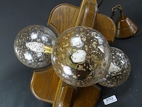 Houten vintage hanglamp met glazen bollen - afbeelding 2 van  5