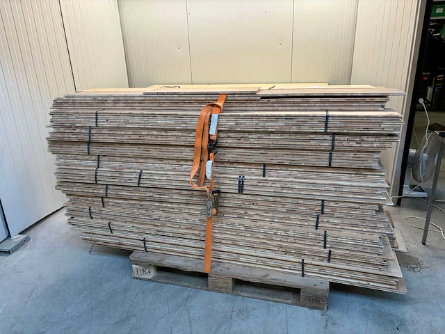Houten vloer grenen 80m² - afbeelding 1 van  6