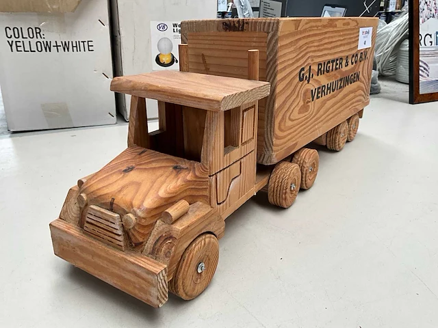 Houten vrachtwagen - afbeelding 2 van  5