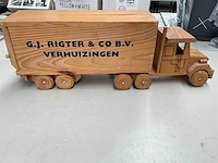 Houten vrachtwagen - afbeelding 5 van  5
