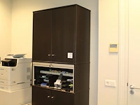 Houten wandkast 85 x 42 x 215 cm met vier deuren en rolluik. let op! exclusief inhoud. - afbeelding 1 van  2