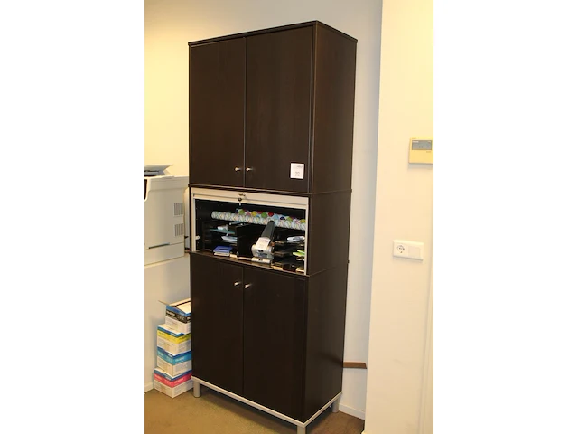 Houten wandkast 85 x 42 x 215 cm met vier deuren en rolluik. let op! exclusief inhoud. - afbeelding 2 van  2