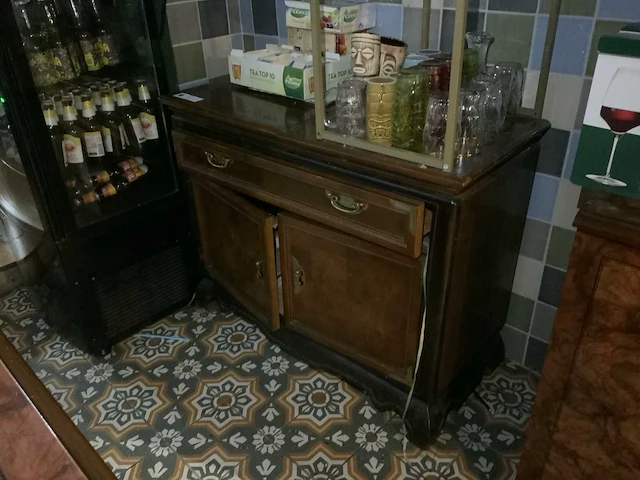 Houten wandkast - afbeelding 1 van  5
