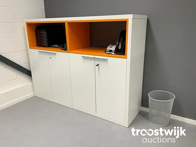 Houten wandkast - afbeelding 1 van  5