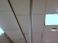 Houten wandrek incl. rvs plafond stang - 300x60x100cm - afbeelding 3 van  4