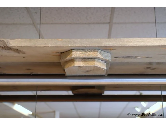 Houten wandrek incl. rvs plafond stang - 390x40x100cm - afbeelding 2 van  3