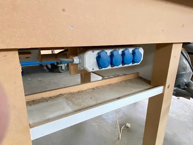 Houten werkbank - afbeelding 4 van  6