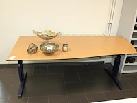 Houten werktafel in hoogte verstelbaar afm. 200 x 90 cm - afbeelding 1 van  2