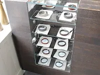 Houten winkelbalie met vitrine, kassalade vier lades en zeven schappen. - afbeelding 4 van  4