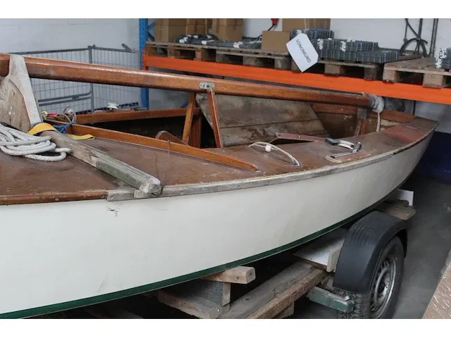 Houten zeilboot 't wieleke op trailer. zeilen aanwezig. lengte ca 475 cm. breedte 170 cm. lengte mast ca. 6... - afbeelding 11 van  15