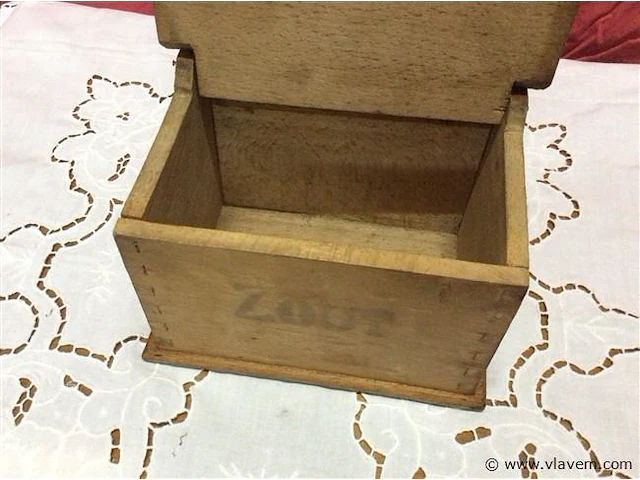 Houten zoutvat - afbeelding 2 van  2