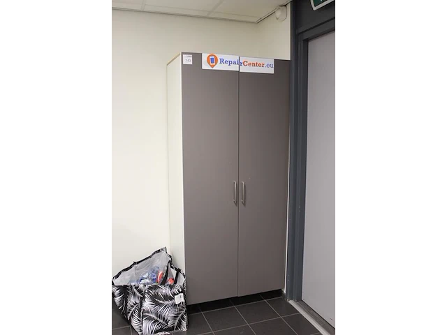 Houtenkast afm. 94 x 61 x 216 cm - afbeelding 2 van  2